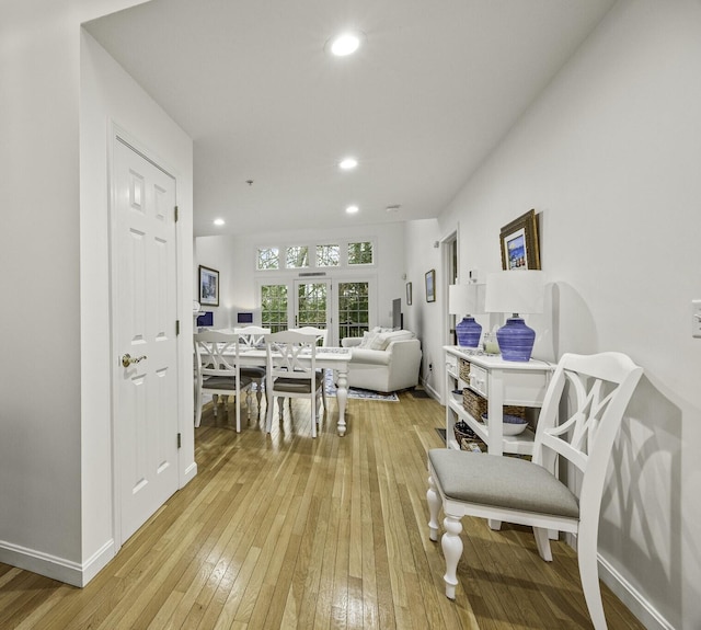 dining area featuring recessed lighting, baseboards, and light wood-style flooring