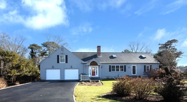 view of front facade featuring a garage and a front yard