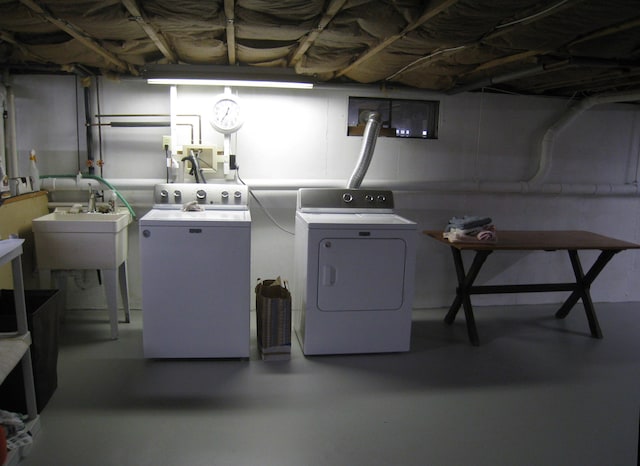 72 Lookout Rd, Yarmouth Port, MA 02675 - laundry area featuring washing machine and clothes dryer