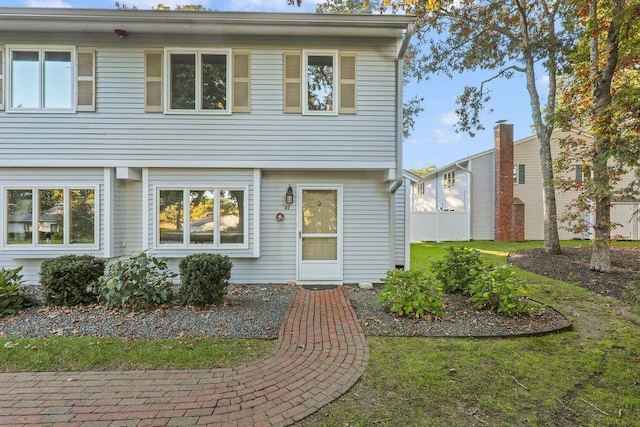 view of front of house with a front lawn