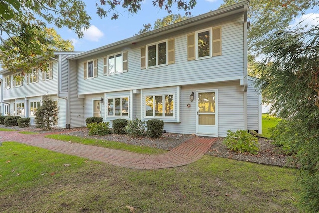 view of front of house featuring a front lawn