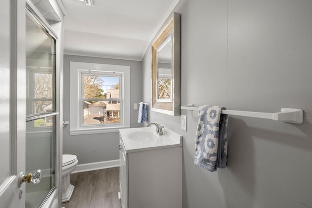 full bathroom featuring crown molding, vanity, toilet, wood finished floors, and baseboards