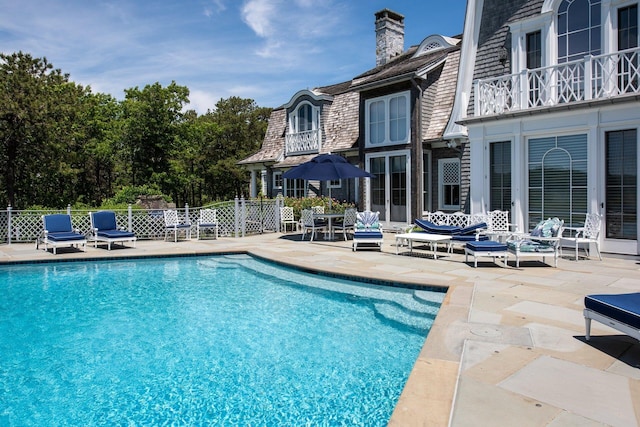 view of swimming pool featuring a patio