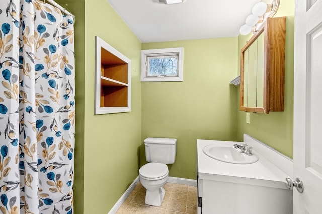 bathroom with a shower with curtain, toilet, and vanity