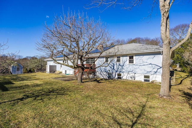 back of house featuring a lawn