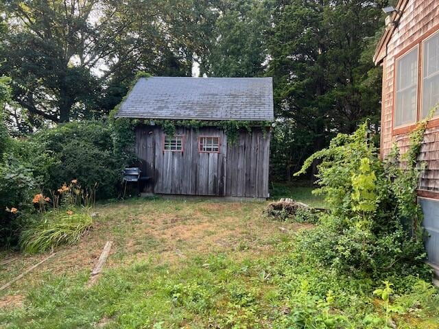10 Hemenway Ct, Eastham, MA 02642 - view of grassy yard featuring a shed