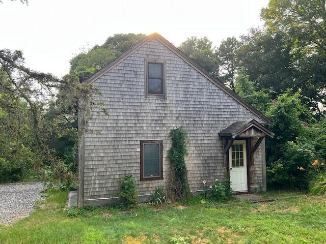 10 Hemenway Ct, Eastham, MA 02642 - view of front of house with a front lawn