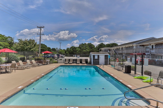 view of swimming pool featuring a patio