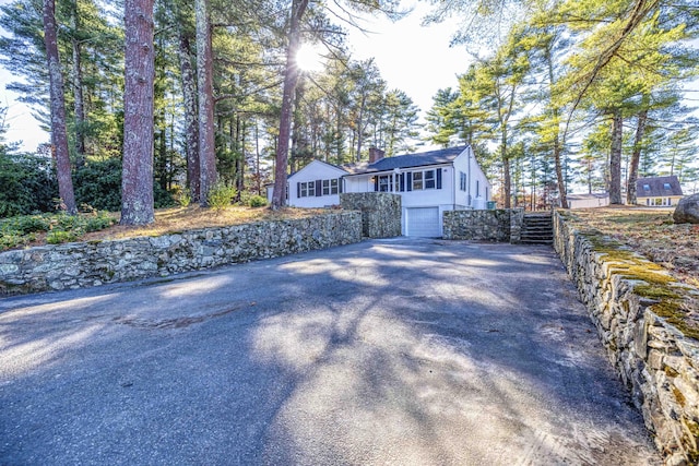 view of front facade featuring a garage