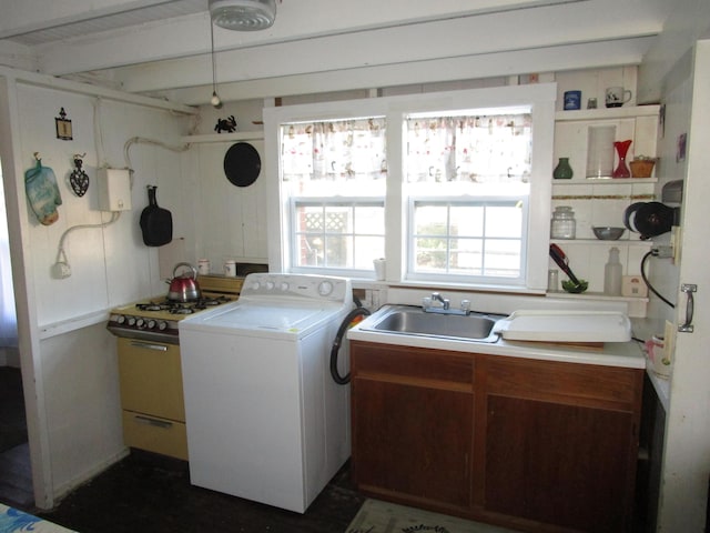 laundry room with sink and washer / dryer