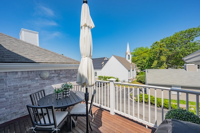 595 Main St Unit 37, Chatham, MA 02633 - deck with outdoor dining area and a residential view