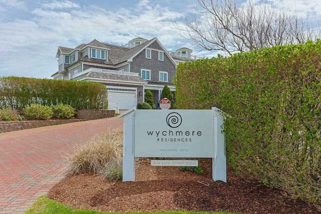 exterior view of decorative driveway