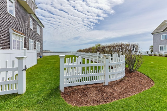 view of yard featuring a water view