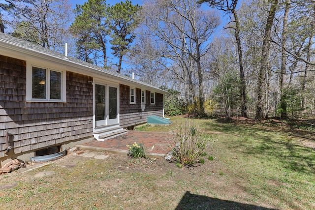 view of yard featuring a patio area and entry steps