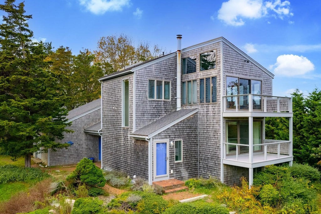 view of front of home with a balcony