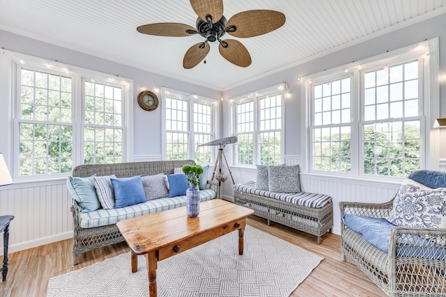 sunroom with ceiling fan