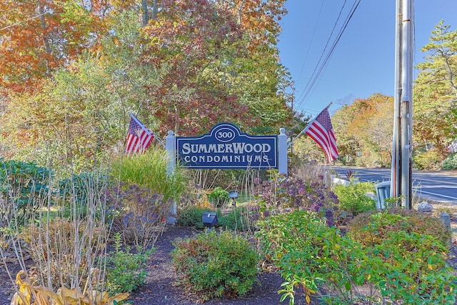 view of community / neighborhood sign