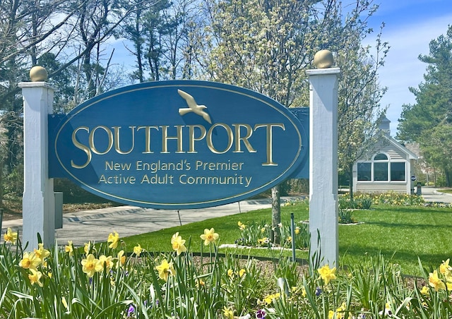 view of community / neighborhood sign