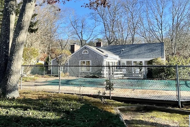 view of swimming pool