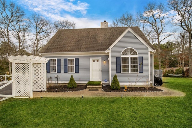 view of front of home featuring a front yard and a pergola