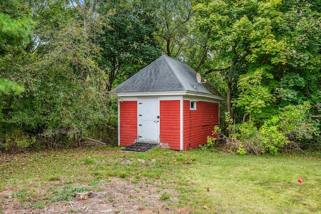 view of outbuilding with a yard