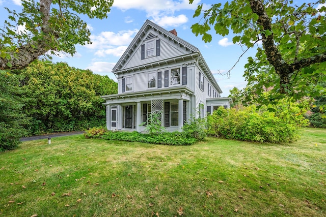 view of front facade with a front yard