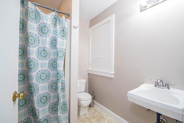 bathroom with sink, toilet, and a shower with curtain