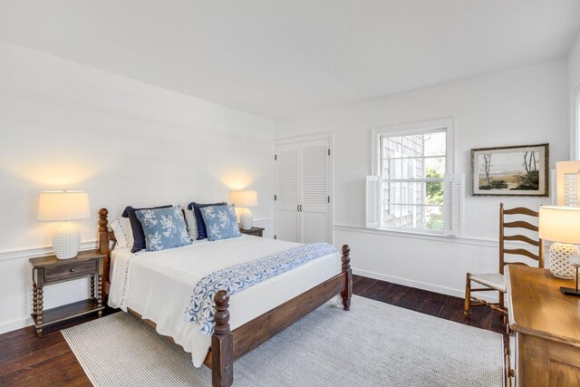 bedroom featuring a closet, baseboards, and hardwood / wood-style floors