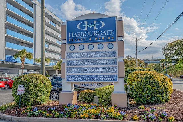 view of community / neighborhood sign