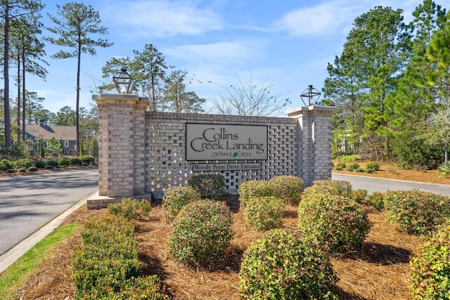 view of community / neighborhood sign