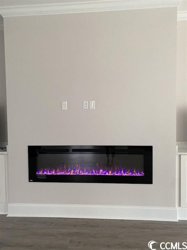 room details featuring crown molding and dark hardwood / wood-style floors