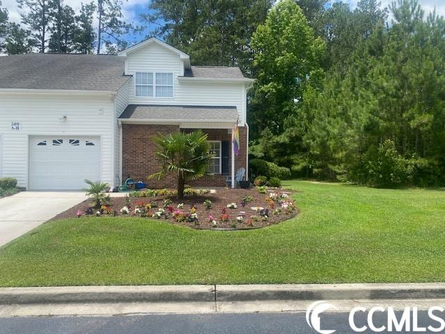 view of front of house with a front yard