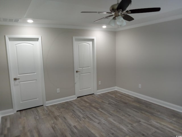 spare room with ceiling fan, wood-type flooring, and ornamental molding