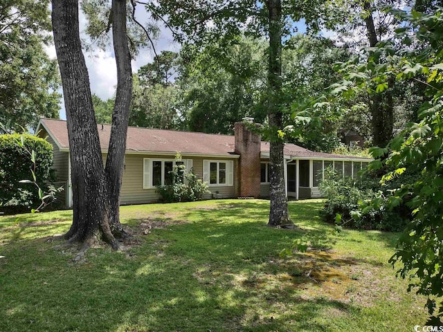 single story home with a front yard