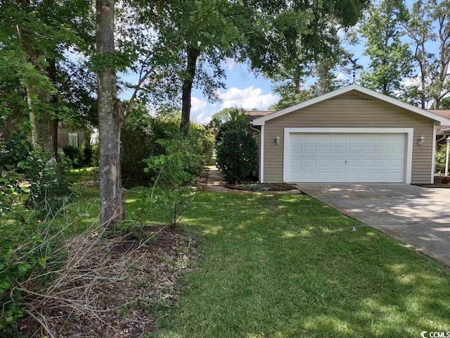 view of front facade with a front yard