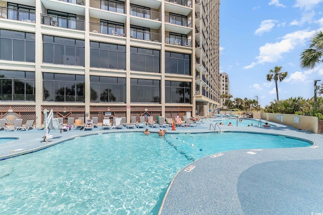 view of swimming pool