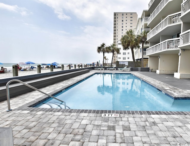 view of swimming pool