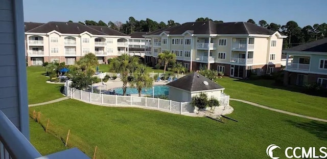 view of swimming pool with a yard