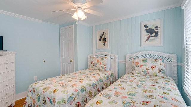 bedroom featuring a ceiling fan, crown molding, and wood finished floors