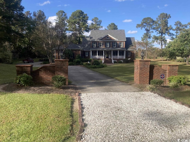 view of front facade with a front lawn