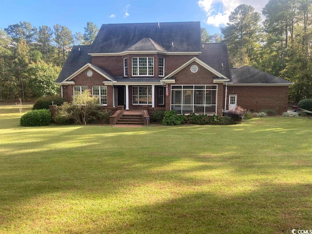 view of front facade featuring a front lawn