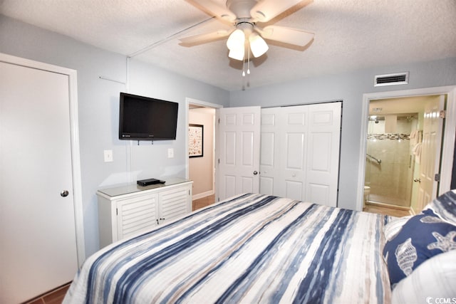 bedroom featuring ensuite bathroom, a textured ceiling, ceiling fan, and a closet