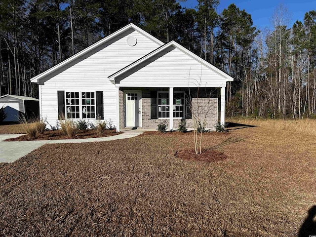 view of front of house featuring a front yard