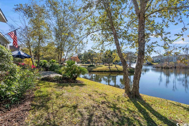 view of yard featuring a water view