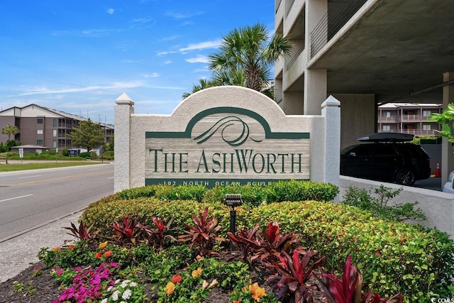 view of community / neighborhood sign