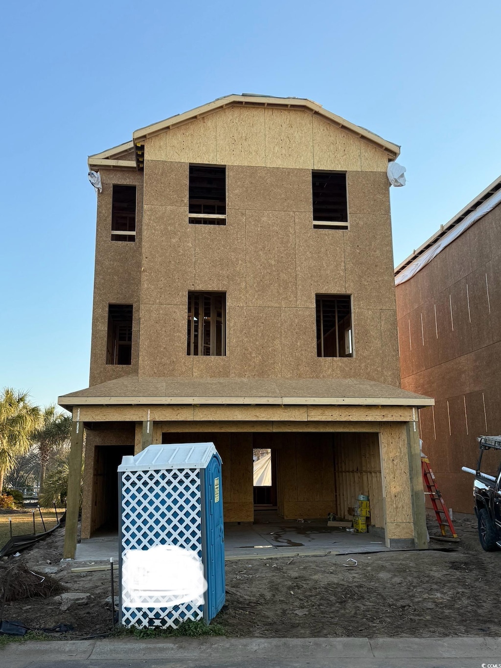 view of front facade with stucco siding