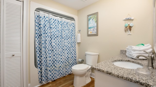 full bath with baseboards, toilet, a shower with curtain, wood finished floors, and vanity