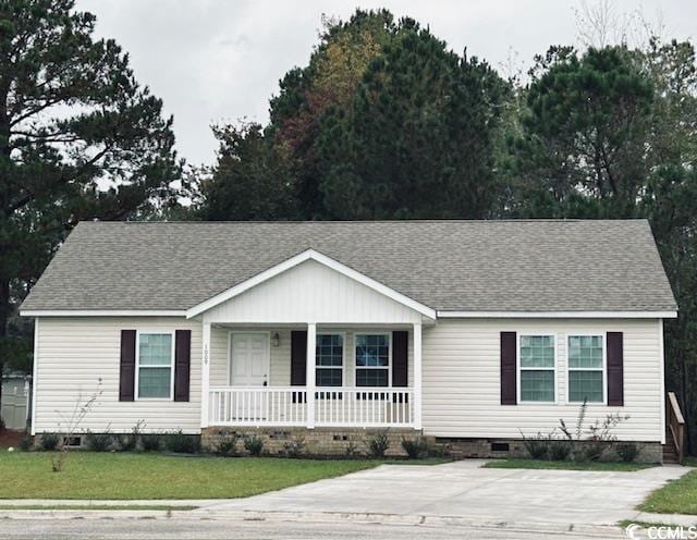 ranch-style home with a porch