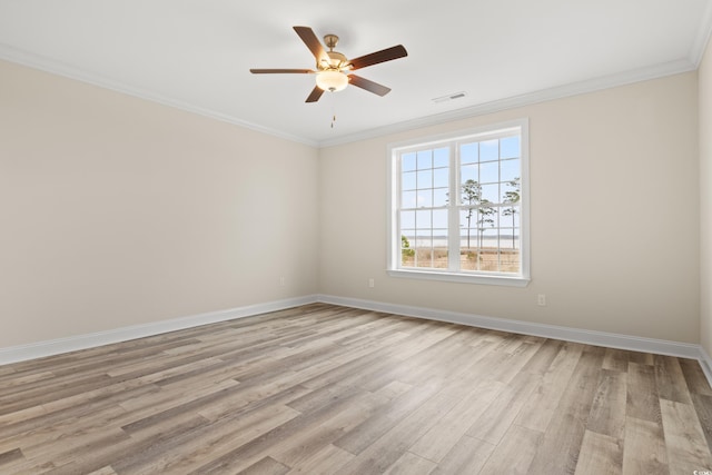 unfurnished room featuring light wood finished floors, baseboards, visible vents, ceiling fan, and ornamental molding