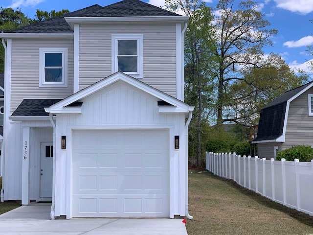 view of front of home featuring a front yard and a garage